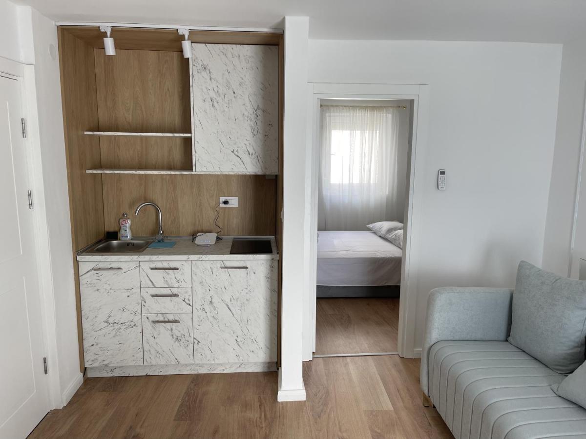Lungomare Apartments Petrovac Exteriör bild