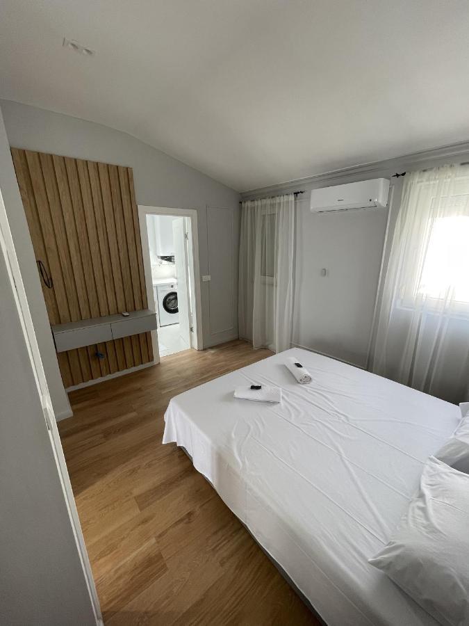 Lungomare Apartments Petrovac Exteriör bild